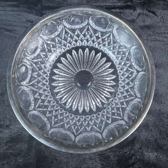 Vintage Pressed Glass Serving Bowl 8.5 in Diamond Cut Starburst Base Clear Round - Picture 3 of 8
